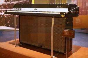 펜더 로즈 전기 피아노. 이 녹음에서 매카트니가 연주한 것과 유사하다.