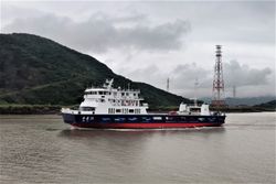 저우산과 닝보 사이의 페리