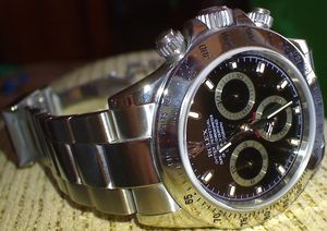 스테인리스 스틸 롤렉스 데이토나는 종종 정가보다 높은 가격에 판매된다