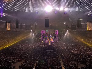 레슬매니아 X-Seven은 애스트로돔의 관중 기록을 세웠다.