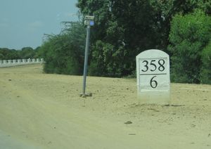 양곤-만달레이 고속도로의 마일 표시는 마일과 펄롱을 사용함