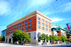 미닛 메이드 파크 외부 모습 (크로포드 스트리트와 텍사스 애비뉴 교차로)