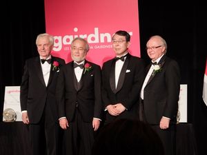 존 디르크스, 몬지 겐지로, D. 로언 타일러와 함께