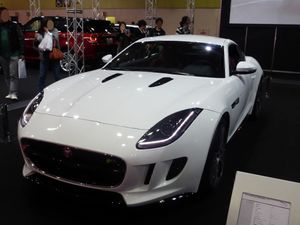 재규어 F-타입(쿠페) 정측면