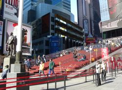 더피 광장 부스 남쪽(뒤쪽)의 계단 좌석