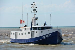 이리호의 포트 버웰 항구로 들어오는 캐나다 상업 어선