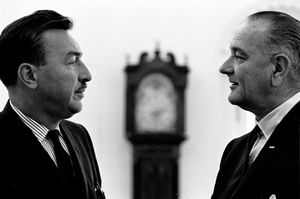 1965년 존슨 대통령과 함께