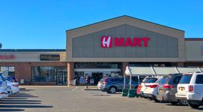 제리코의 H Mart – 롱아일랜드에서 가장 붐비는 H 마트 매장 중 하나이자 아시아 외곽에서 가장 붐비는 아시아 식료품점 중 하나