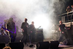 2013년 상트페테르부르크에서 공연하는 패러다이스 로스트