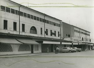 1952년부터 1977년까지 사용된 최초의 여객 터미널 건물 입구.