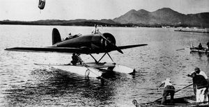 나지마 해안에 착륙한 린드버그 부부의 록히드 시리우스 "팅미사토크"호 (1931년 9월)