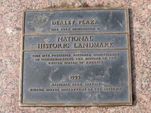 딜리 플라자의 국립 사적지 표지판