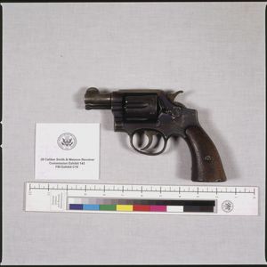 .38 리볼버 (오스왈드가 티핏을 쏘는 데 사용한 것으로 추정)