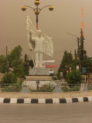 카미실리에 있는 하페즈 알 아사드의 동상