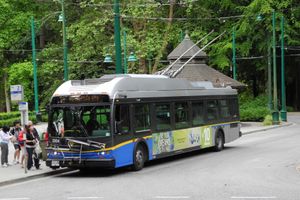 밴쿠버 시내에서 운행되는 트롤리 버스