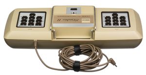 아타리 5200처럼, RCA 스튜디오 II는 콘솔의 비디오와 전원 공급을 위해 하나의 케이블을 사용한다.