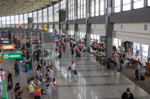 바바라 조던 터미널의 여객 콘코스