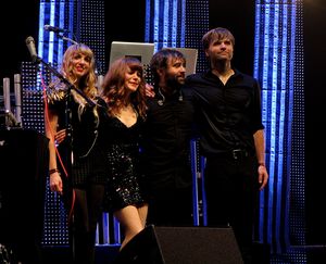 2013년 8월 3일 시카고 롤라팔루자에서 재결합 공연을 하는 더 포스털 서비스