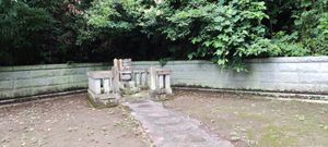 전 하타케야마 시게야스의 묘 (카나자와구) (울타리 너머로 촬영)