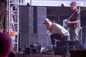 2023년 후바스탱크 공연 중 더그 롭과 댄 에스트린