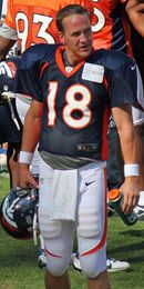 쿼터백(Quarterbacks)은 페이튼 매닝과 같이, 미국식 풋볼의 대부분의 레벨에서 규칙에 따라 일반적으로 1부터 19까지의 번호를 사용한다.