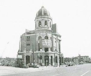 상징적인 코너 타워가 마지막으로 철거되었다: 1976년 7월 13일, 철거 마지막 날