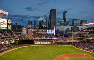 2014년 5월 14일, 타겟 필드에서 미니애폴리스 시내 조망, 배경에는 타겟 센터가 보임