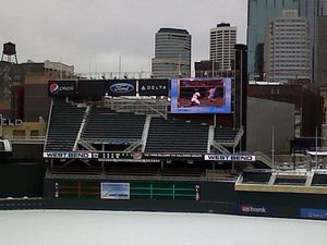 오른쪽 필드 전광판, 2011년 3월 촬영