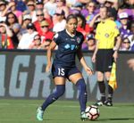 자엘린 다니엘스가 2017년 NWSL 챔피언십에서 손스를 상대로 노스캐롤라이나 커리지에서 뛰고 있다.