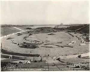 1920년 건설 중인 스타디움