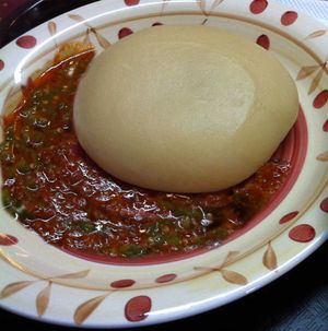 스튜와 함께 제공되는 우갈리