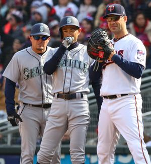 2018년 첫 베이스에서 마우어(오른쪽)와 이치로 스즈키의 모습