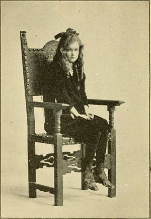 밀리 제임스(Millie James)가 출연한 버넷의 연극, 작은 공주(The Little Princess, 1903).