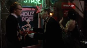 제이크가 영화 속의 영화 시퀀스에서 Holly Does Hollywood 세트장에 잠입한다. 이 장면에서 프랭키 고즈 투 할리우드는 "Relax"를 연주한다.