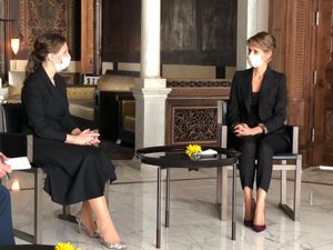 2020년의 아스마 알아사드(오른쪽)