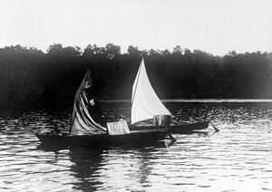 1914년부터 1921년경까지 네덜란드령 동인도의 잠비와 리아우 해안에서 오랑 라우트의 주택 바지선.