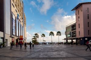 산다칸 하버 스퀘어, 산다칸 시민들의 주요 쇼핑 목적지.