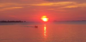 포트 딕슨의 해변은 일몰 경관으로 유명하다