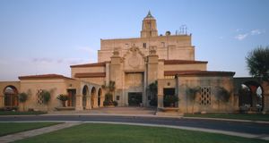 1938년에서 1940년에 걸쳐 건설된 역사적인 스페인 부흥 양식의 웨이머스 정수 처리 공장.