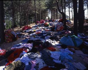 김수자, 《바느질하는 보행 - 광주 희생자들에게 바침》, 1995