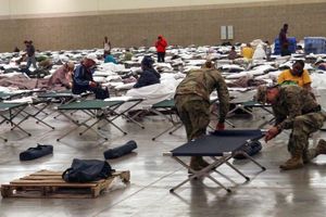 배턴루지 강 센터는 수백 명의 수재민을 위한 대피소 역할을 했다.