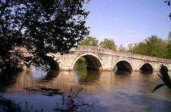 보스나 강에 놓인 림스키 모스트