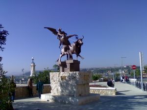 광장에 있는 황소 조각상