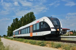 2016년 7월 례이다 – 라 포블라 데 세구르 선에서 시험 운행 중인 새로운 슈타들러 GTW 열차.