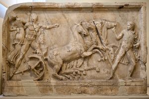 헤라클레스가 이올레를 납치하는 모습, 서기 2세기 부조, 피레아스 고고학 박물관.