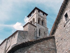 Ruoms는 최근 몇 년 동안 관광 명소가 되었다.