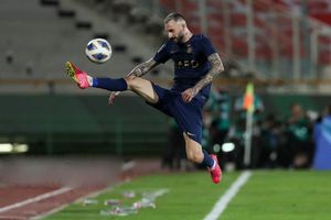 2023년 9월 알 나스르에서 페르세폴리스를 상대로 경기하는 브로조비치