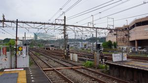 2017년 6월 역 서쪽 끝에서 바라본 와카바다이 차량사업소