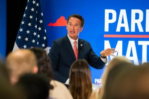 2023년 7월 영킨이 교육에서 학부모에 대한 토론을 주최하고 있다