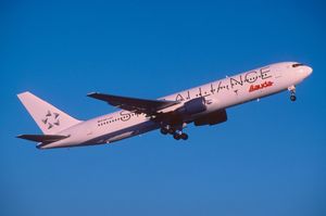 스타 얼라이언스 도색의 라우다 항공 보잉 767-300ER